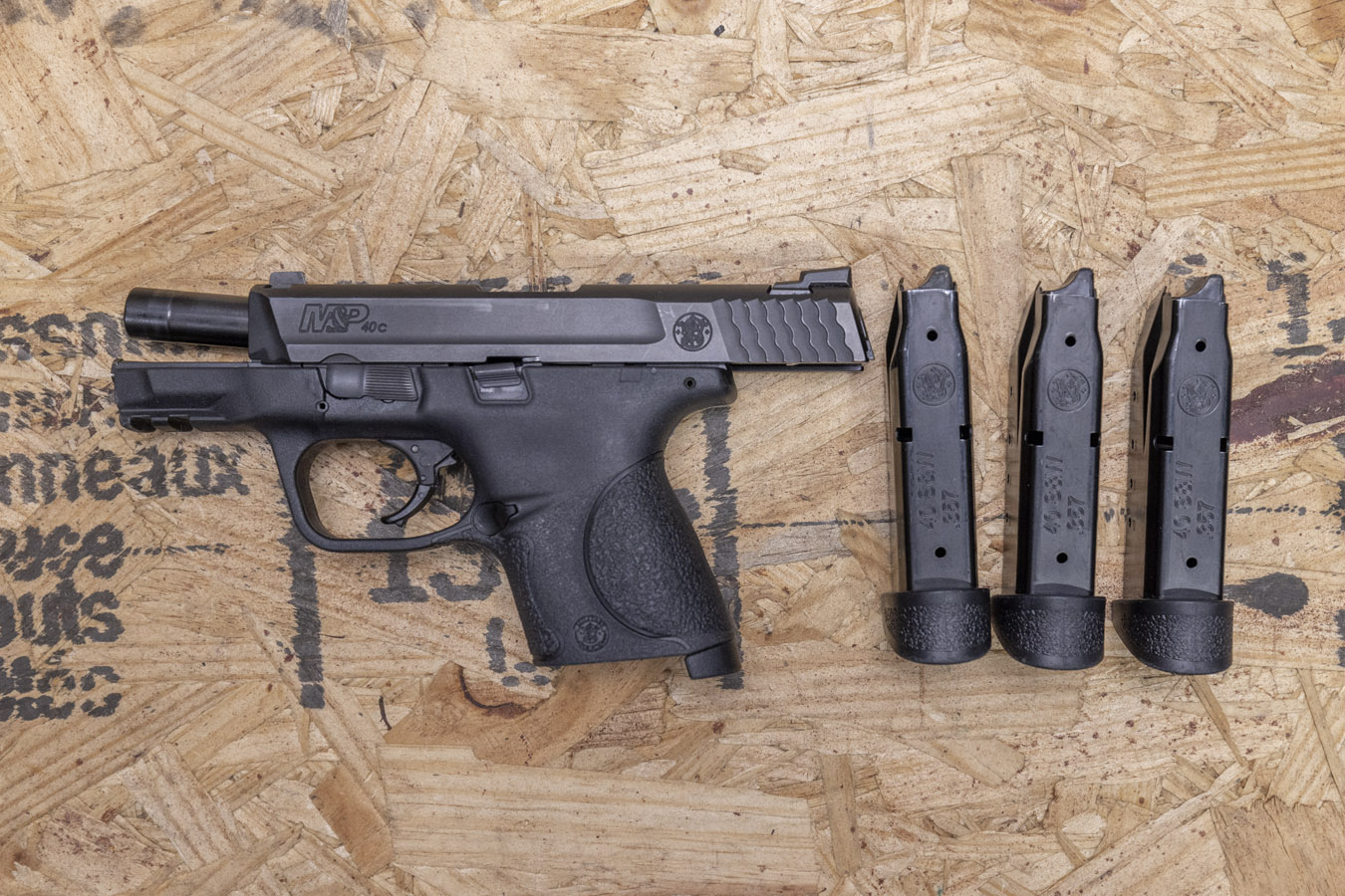SMITH AND WESSON M&P40 Compact 40 S&W Police Trade-In Pistol with Night Sights and Three Magazines (Fair Condition)